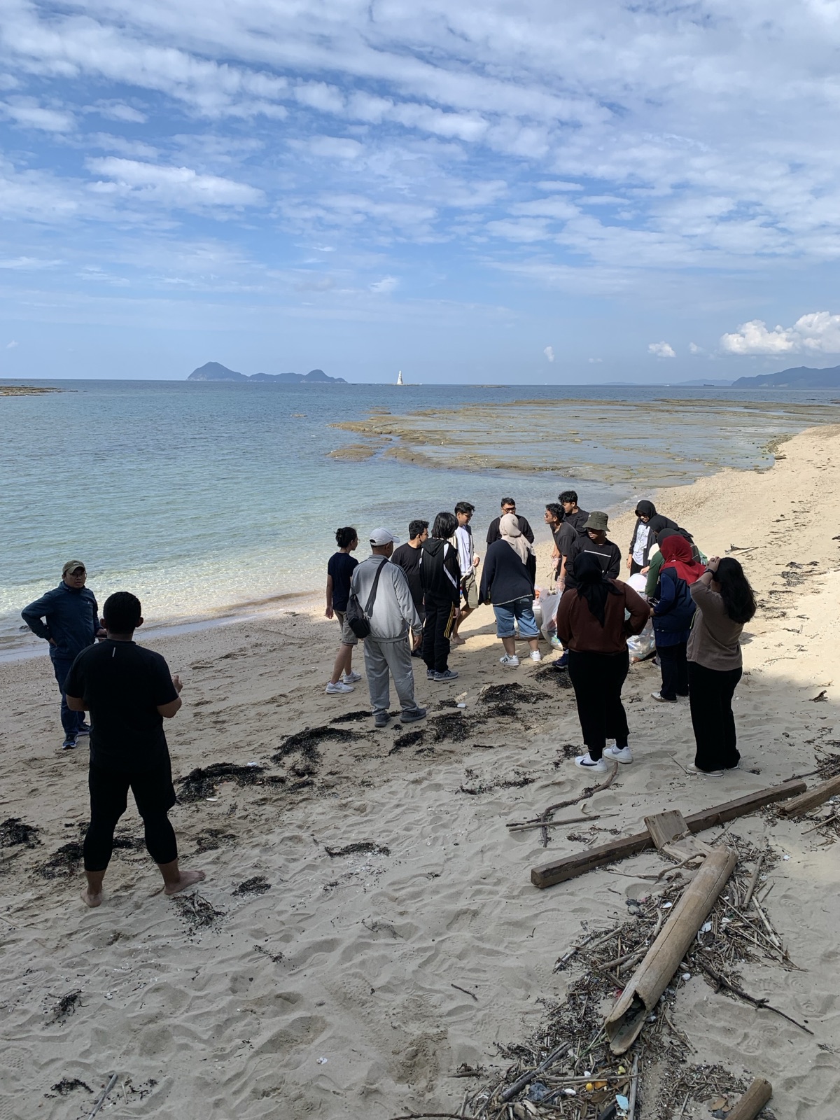 Volunteering at a beach cleanup on Ainoshima Island